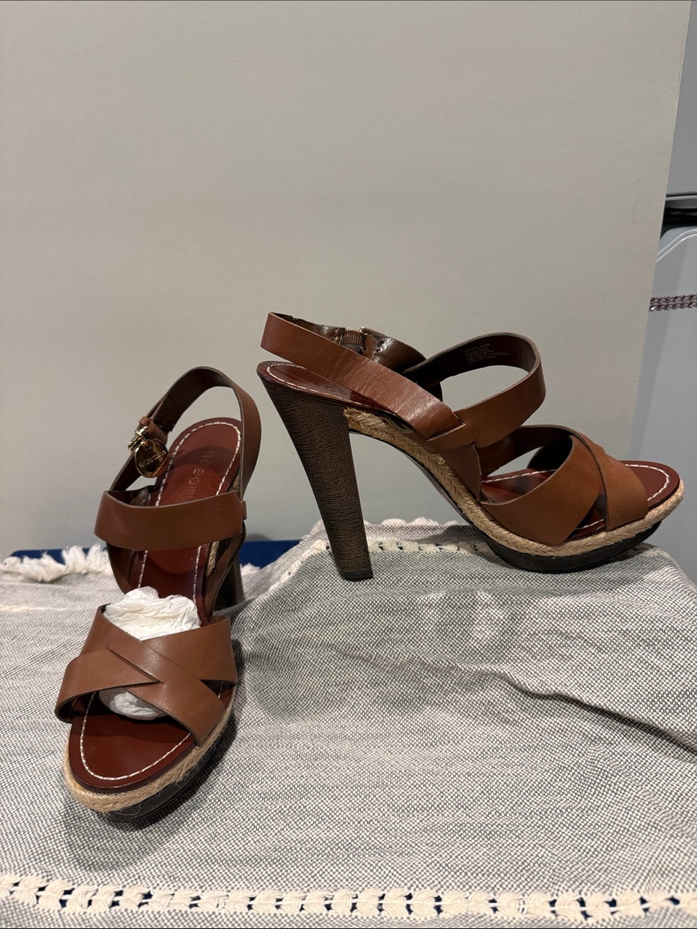 BCBGIRLS PLATFORM SANDLES SIZE 9.5 brand new